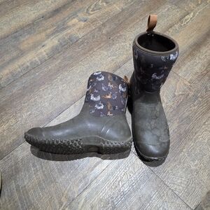 Muck Boot 10 Chicken Print